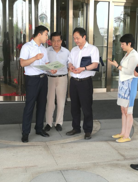 仟億達層與鋼鐵企業(yè)領(lǐng)導進(jìn)行節能環(huán)保交流