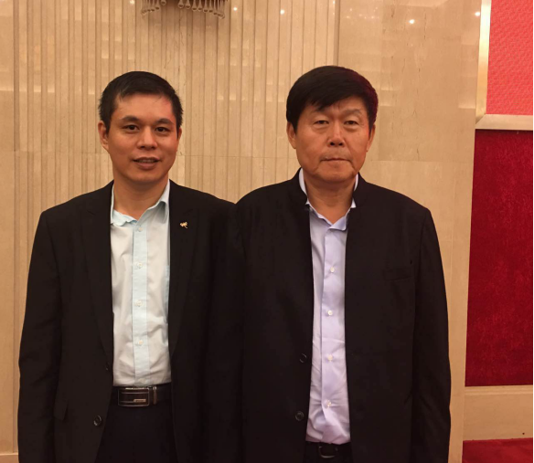 仟億達董事長(cháng)鄭兩斌與北京黑龍江企業(yè)商會(huì )會(huì )長(cháng)田在瑋合影