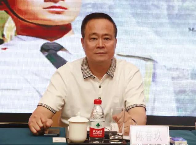 北京福建企業(yè)總商會(huì )黨委書(shū)記、會(huì )長(cháng)陳春玖
