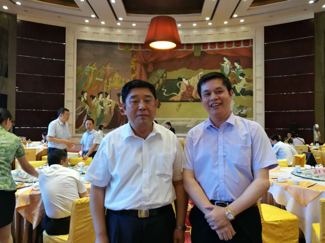 仟億達831999董事長(cháng)鄭兩斌應邀參加民營(yíng)企業(yè)助推山西轉型發(fā)展會(huì )